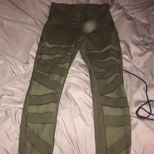 Lululemon workout pants size 8